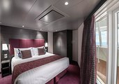 MSC-Meraviglia,-Suite-with-whirlpool.jpg