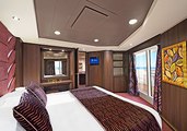 MSC-Preziosa,-Aurea-Suite.jpg